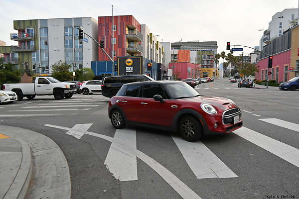 06 Broadway and Cesar Chavez NE