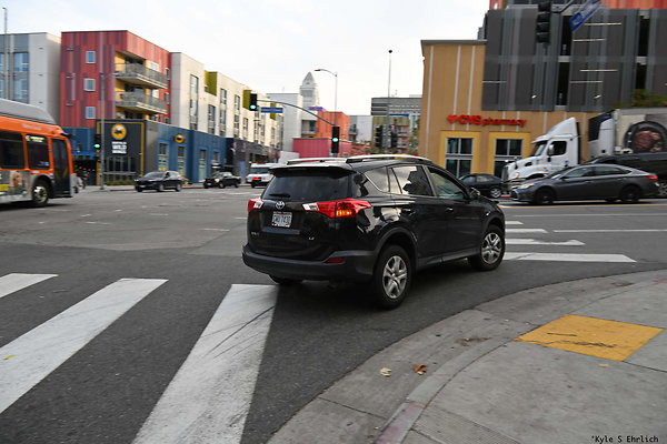 05 Broadway and Cesar Chavez NW