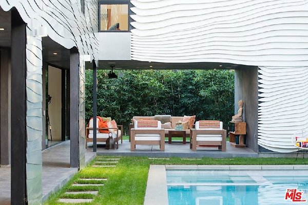 10505 patio
