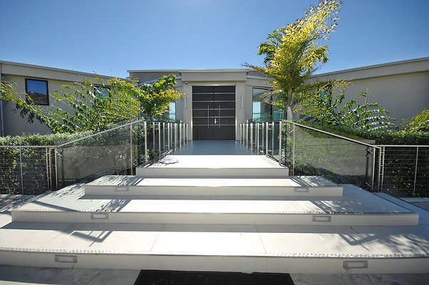 MO2032 LR003 1024x1024 - Modern High Tech home for Filming