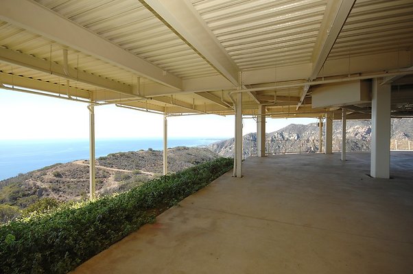 MO2032 LR007 1024x1024 - Modern High Tech home for Filming