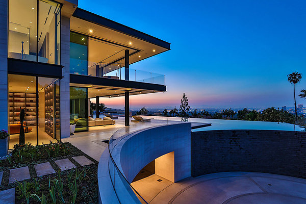 look-inside-a-125m-mansion-owned-by-a-celebrity-plastic-surgeon-evening