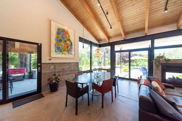 12768 dining 1
