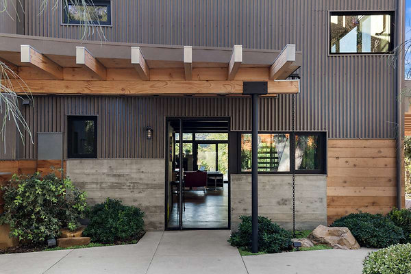 12768 porch 1