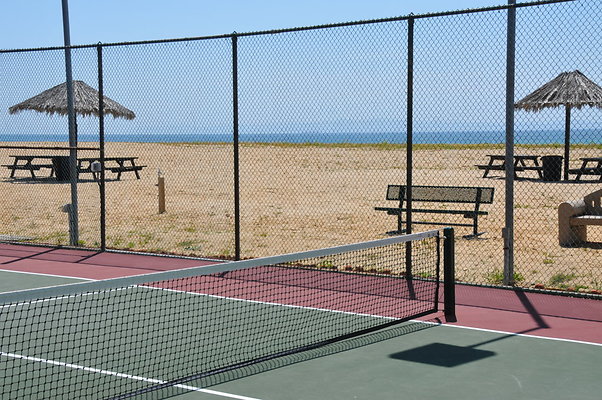B Paddle Tennis