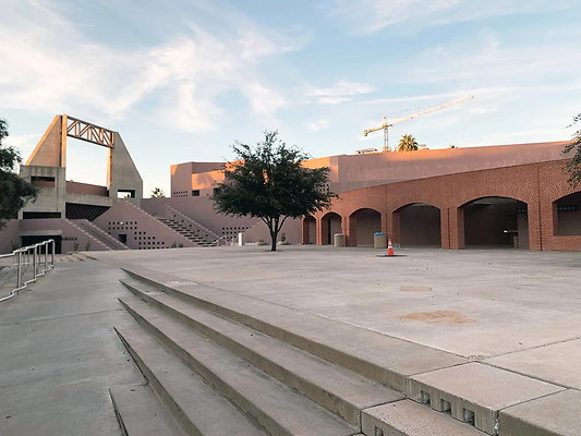 Nelson-Fine-Arts-Center-Phoenix-Antoine-Predock-ArchEyes-patio