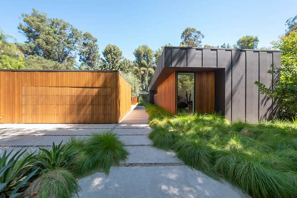 1031 CAST StudioCity 11940