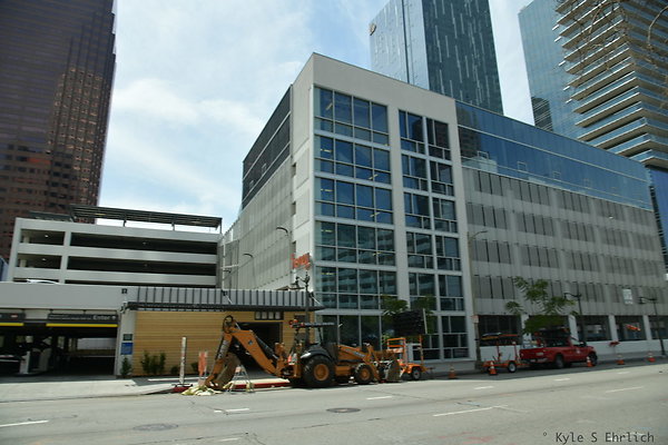 8th St