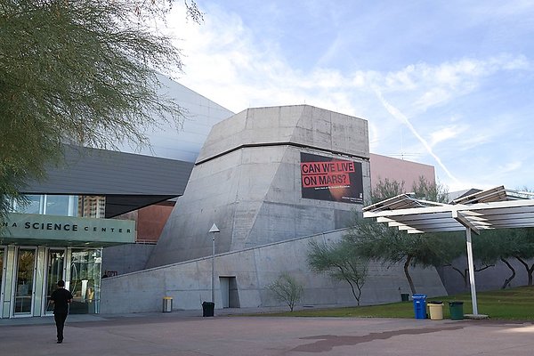 800px-Arizona Science Center-5