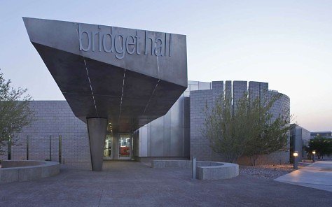 Bridget-Hall-by-Will-Bruder-Architects-08-474x296