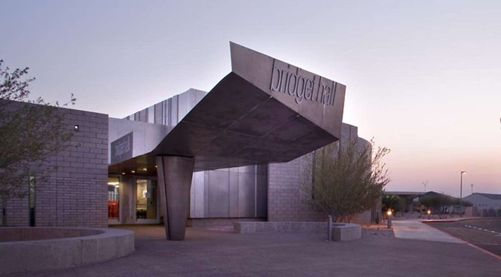 Bridget-Hall-by-Will-Bruder-Architects-00